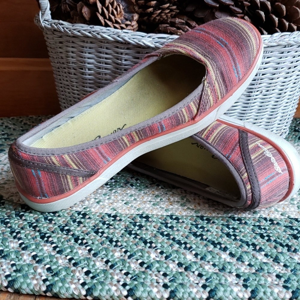 Eddie Bauer  summer slip on